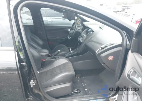 2016 Ford Focus Rs из США, поврежденный, VIN WF0DP3TH7G4116327